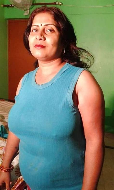 boobs aunt|Indian Hot Aunty Showing her Big Boobs and Juicy Hairy Pussy